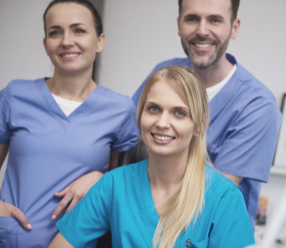 dentistes homme et femme sourire